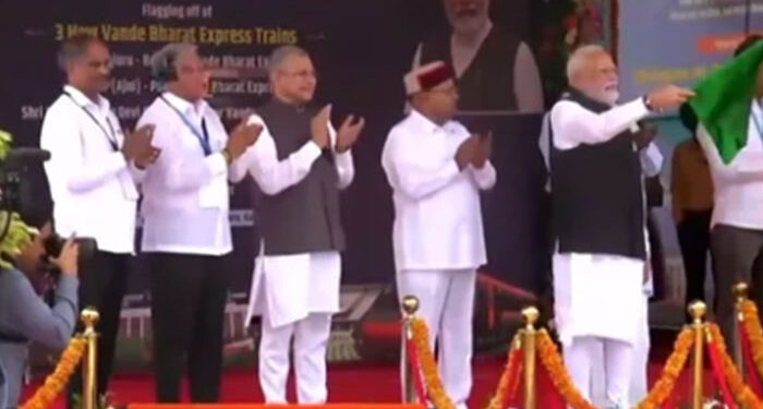 Vande Bharat Train: ਅੰਮ੍ਰਿਤਸਰ-ਕਟੜਾ ਵੰਦੇ ਭਾਰਤ ਟ੍ਰੇਨ ਕੱਲ੍ਹ ਤੋਂ ਹੋਵੇਗੀ ਸ਼ੁਰੂ: PM ਮੋਦੀ ਨੇ ਦਿਖਾਈ ਹਰੀ ਝੰਡੀ Vande Bharat Train: ਅੰਮ੍ਰਿਤਸਰ-ਕਟੜਾ ਵੰਦੇ ਭਾਰਤ ਟ੍ਰੇਨ ਕੱਲ੍ਹ ਤੋਂ ਹੋਵੇਗੀ ਸ਼ੁਰੂ: PM ਮੋਦੀ ਨੇ ਦਿਖਾਈ ਹਰੀ ਝੰਡੀ