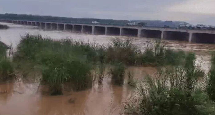 Punjab Flood: ਪੰਜਾਬ ਦੇ 7 ਜ਼ਿਲ੍ਹੇ ਹੜ੍ਹ ਦੀ ਲਪੇਟ ‘ਚ: ਪੌਂਗ ਡੈਮ ਤੋਂ 1.30 ਲੱਖ ਕਿਊਸਿਕ ਪਾਣੀ ਛੱਡਿਆ ਗਿਆ