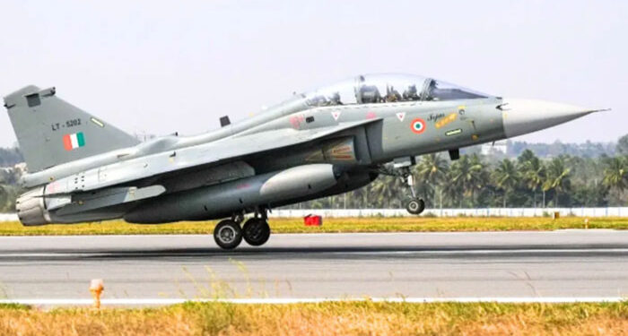 Air Force ਨੂੰ ਸਤੰਬਰ ਵਿੱਚ ਮਿਲ ਸਕਦੇ ਹਨ 2 ਤੇਜਸ ਮਾਰਕ-1A ਜੈੱਟ: ਰੱਖਿਆ ਸਕੱਤਰ ਨੇ ਪੁਸ਼ਟੀ ਕੀਤੀ Air Force ਨੂੰ ਸਤੰਬਰ ਵਿੱਚ ਮਿਲ ਸਕਦੇ ਹਨ 2 ਤੇਜਸ ਮਾਰਕ-1A ਜੈੱਟ: ਰੱਖਿਆ ਸਕੱਤਰ ਨੇ ਪੁਸ਼ਟੀ ਕੀਤੀ