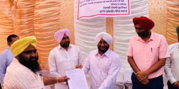MOHALI : ਵਿਧਾਇਕ ਕੁਲਵੰਤ ਸਿੰਘ ਨੇ 12 ਟੈਕਸੀ ਸਟੈਂਡ ਦੇ ਅਲਾਟੀਆਂ ਨੂੰ ਸੌਂਪੇ ਅਲਾਟਮੈਂਟ ਪੱਤਰ MOHALI : ਵਿਧਾਇਕ ਕੁਲਵੰਤ ਸਿੰਘ ਨੇ 12 ਟੈਕਸੀ ਸਟੈਂਡ ਦੇ ਅਲਾਟੀਆਂ ਨੂੰ ਸੌਂਪੇ ਅਲਾਟਮੈਂਟ ਪੱਤਰ