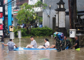 Indonesia : ਇੰਡੋਨੇਸ਼ੀਆ ਵਿੱਚ ਹੜ੍ਹਾਂ ਕਾਰਨ 19 ਮੌਤਾਂ, 10 ਲਾਪਤਾ Indonesia : ਇੰਡੋਨੇਸ਼ੀਆ ਵਿੱਚ ਹੜ੍ਹਾਂ ਕਾਰਨ 19 ਮੌਤਾਂ, 10 ਲਾਪਤਾ