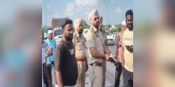 Accident News: ਦੋ ਨੌਜਵਾਨ ਆਏ ਟਰਾਲੇ ਦੀ ਲਪੇਟ ਵਿਚ: ਨੌਜਵਾਨਾਂ ਦੇ ਸਰੀਰ ਦੇ ਟੋਟੇ-ਟੋਟੇ ਹੋਏ, ਸੜਕ ‘ਤੇ ਦੂਰ ਤੱਕ ਫ਼ੈਲੇ