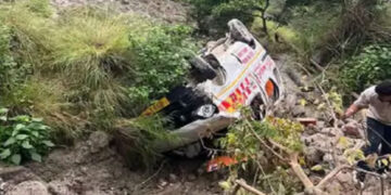 Ambulance Accident: ਹਿਮਾਚਲ-ਪੰਜਾਬ ਦੀ ਸਰਹੱਦ ‘ਤੇ ਖੱਡ ‘ਚ ਡਿੱਗੀ ਐਂਬੂਲੈਂਸ: 3 ਦੀ ਮੌਤ