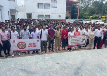 Traffic Police ਵੱਲੋਂ ਸਕੂਲੀ ਵਿਦਿਆਰਥੀਆਂ ਨੂੰ ਨਸ਼ਿਆਂ ਦੀ ਵਰਤੋਂ ਨਾ ਕਰਨ ਅਤੇ ਟ੍ਰੈਫਿਕ ਨਿਯਮਾਂ ਦੀ ਪਾਲਣਾ ਕਰਨ ਸਬੰਧੀ ਸੈਮੀਨਾਰ ਲਗਾ ਕੇ ਕੀਤਾ ਗਿਆ ਜਾਗਰੂਕ Traffic Police ਵੱਲੋਂ ਸਕੂਲੀ ਵਿਦਿਆਰਥੀਆਂ ਨੂੰ ਨਸ਼ਿਆਂ ਦੀ ਵਰਤੋਂ ਨਾ ਕਰਨ ਅਤੇ ਟ੍ਰੈਫਿਕ ਨਿਯਮਾਂ ਦੀ ਪਾਲਣਾ ਕਰਨ ਸਬੰਧੀ ਸੈਮੀਨਾਰ ਲਗਾ ਕੇ ਕੀਤਾ ਗਿਆ ਜਾਗਰੂਕ