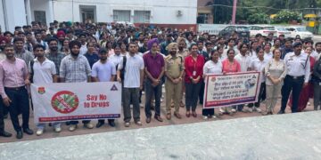 Traffic Police ਵੱਲੋਂ ਸਕੂਲੀ ਵਿਦਿਆਰਥੀਆਂ ਨੂੰ ਨਸ਼ਿਆਂ ਦੀ ਵਰਤੋਂ ਨਾ ਕਰਨ ਅਤੇ ਟ੍ਰੈਫਿਕ ਨਿਯਮਾਂ ਦੀ ਪਾਲਣਾ ਕਰਨ ਸਬੰਧੀ ਸੈਮੀਨਾਰ ਲਗਾ ਕੇ ਕੀਤਾ ਗਿਆ ਜਾਗਰੂਕ