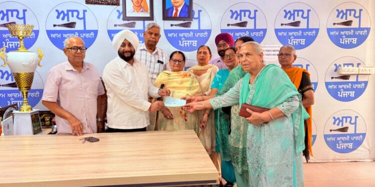 ਵਿਧਾਇਕ ਕੁਲਵੰਤ ਸਿੰਘ ਵੱਲੋਂ ਮਾਤਾ ਕਲਸੀ ਇਸਤਰੀ ਭਲਾਈ ਅਤੇ ਸਤਿਸੰਗ ਸੁਸਾਇਟੀ Mohali ਵੱਲੋਂ CM Relief Fund ਲਈ ਇੱਕ ਲੱਖ ਰੁਪਏ ਦਾ ਯੋਗਦਾਨ ਪਾਉਣ ਤੇ ਸ਼ਲਾਘਾ ਵਿਧਾਇਕ ਕੁਲਵੰਤ ਸਿੰਘ ਵੱਲੋਂ ਮਾਤਾ ਕਲਸੀ ਇਸਤਰੀ ਭਲਾਈ ਅਤੇ ਸਤਿਸੰਗ ਸੁਸਾਇਟੀ Mohali ਵੱਲੋਂ CM Relief Fund ਲਈ ਇੱਕ ਲੱਖ ਰੁਪਏ ਦਾ ਯੋਗਦਾਨ ਪਾਉਣ ਤੇ ਸ਼ਲਾਘਾ