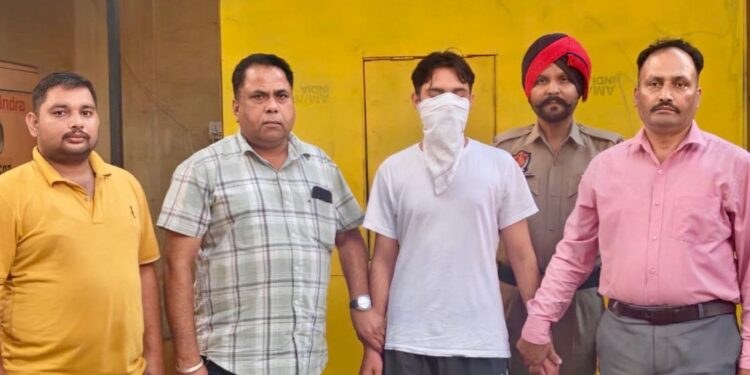 ਭ੍ਰਿਸ਼ਟਾਚਾਰ ਵਿਰੁੱਧ ਜ਼ੀਰੋ ਸਹਿਣਸ਼ੀਲਤਾ : Vigilance Bureau ਨੇ 20000 ਰੁਪਏ ਦੀ ਰਿਸ਼ਵਤ ਲੈਂਦੇ ਹੋਏ ਇੱਕ ਪ੍ਰਾਈਵੇਟ ਵਿਅਕਤੀ ਨੂੰ ਕਾਬੂ ਕੀਤਾ ਭ੍ਰਿਸ਼ਟਾਚਾਰ ਵਿਰੁੱਧ ਜ਼ੀਰੋ ਸਹਿਣਸ਼ੀਲਤਾ : Vigilance Bureau ਨੇ 20000 ਰੁਪਏ ਦੀ ਰਿਸ਼ਵਤ ਲੈਂਦੇ ਹੋਏ ਇੱਕ ਪ੍ਰਾਈਵੇਟ ਵਿਅਕਤੀ ਨੂੰ ਕਾਬੂ ਕੀਤਾ