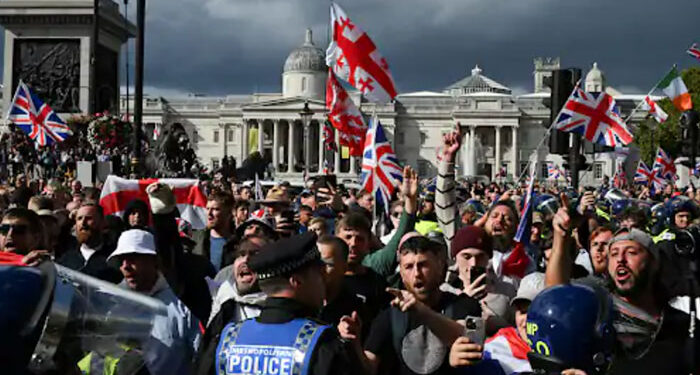 Protests Against Immigration: ਲੰਡਨ ‘ਚ ਗੈਰ-ਕਾਨੂੰਨੀ ਪ੍ਰਵਾਸੀਆਂ ਦੇ ਮੁੱਦੇ ‘ਤੇ ਵਿਰੋਧ ਪ੍ਰਦਰਸ਼ਨ, 1 ਲੱਖ ਤੋਂ ਵੱਧ ਲੋਕ ਹੋਏ ਇਕੱਠੇ Protests Against Immigration: ਲੰਡਨ ‘ਚ ਗੈਰ-ਕਾਨੂੰਨੀ ਪ੍ਰਵਾਸੀਆਂ ਦੇ ਮੁੱਦੇ ‘ਤੇ ਵਿਰੋਧ ਪ੍ਰਦਰਸ਼ਨ, 1 ਲੱਖ ਤੋਂ ਵੱਧ ਲੋਕ ਹੋਏ ਇਕੱਠੇ