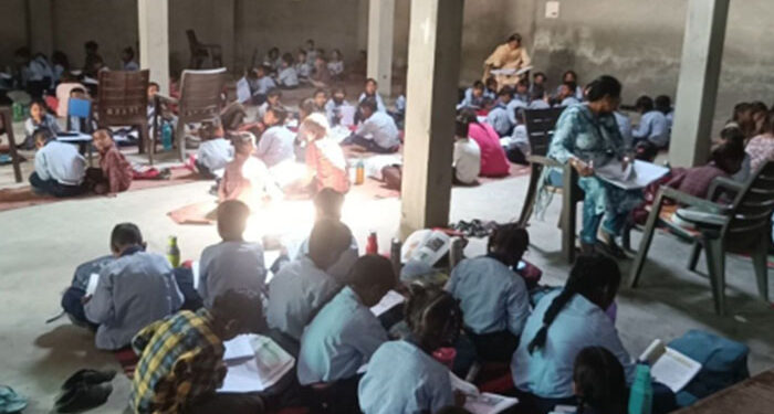 Mansa Government School: ਗੁਰਦੁਆਰਾ ਸਾਹਿਬ ਦੇ ਲੰਗਰ ਹਾਲ ਵਿੱਚ ਸਰਕਾਰੀ ਸਕੂਲ: ਸਿੱਖਿਆ ਵਿਭਾਗ ਕੋਲ ਨਹੀਂ ਹੈ ਆਪਣੀ ਇਮਾਰਤ Mansa Government School: ਗੁਰਦੁਆਰਾ ਸਾਹਿਬ ਦੇ ਲੰਗਰ ਹਾਲ ਵਿੱਚ ਸਰਕਾਰੀ ਸਕੂਲ: ਸਿੱਖਿਆ ਵਿਭਾਗ ਕੋਲ ਨਹੀਂ ਹੈ ਆਪਣੀ ਇਮਾਰਤ