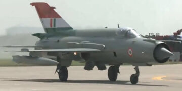 Mig 21 Retirement: ਮਿਗ-21 ਲੜਾਕੂ ਜਹਾਜ਼ ਰਿਟਾਇਰ: ਹਵਾਈ ਸੈਨਾ ਮੁਖੀ ਨੇ ਆਖਰੀ ਉਡਾਨ ਭਰੀ: ਰੱਖਿਆ ਮੰਤਰੀ ਰਾਜਨਾਥ ਸਿੰਘ ਵੀ ਪਹੁੰਚੇ
