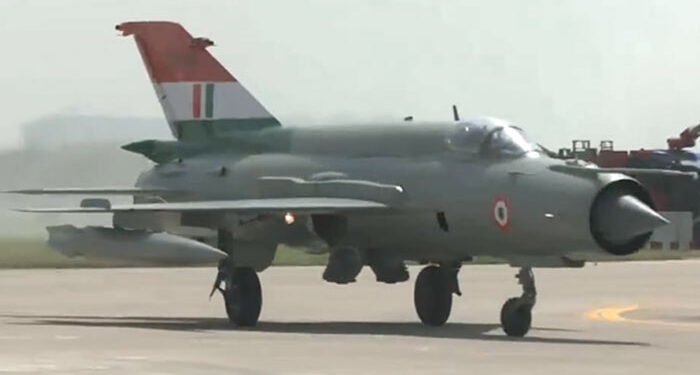 Mig 21 Retirement: ਮਿਗ-21 ਲੜਾਕੂ ਜਹਾਜ਼ ਰਿਟਾਇਰ: ਹਵਾਈ ਸੈਨਾ ਮੁਖੀ ਨੇ ਆਖਰੀ ਉਡਾਨ ਭਰੀ: ਰੱਖਿਆ ਮੰਤਰੀ ਰਾਜਨਾਥ ਸਿੰਘ ਵੀ ਪਹੁੰਚੇ