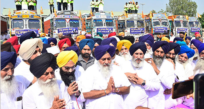 Punjab: ਸੁਖਬੀਰ ਬਾਦਲ ਵੱਲੋਂ ਗੁਰਦਾਸਪੁਰ ਤੇ ਜਲੰਧਰ ’ਚ ਵੰਡਣ ਵਾਸਤੇ 100 ਟਰੱਕ ਮੱਕੀ ਦੇ ਅਚਾਰ ਦੇ ਰਵਾਨਾ Punjab: ਸੁਖਬੀਰ ਬਾਦਲ ਵੱਲੋਂ ਗੁਰਦਾਸਪੁਰ ਤੇ ਜਲੰਧਰ ’ਚ ਵੰਡਣ ਵਾਸਤੇ 100 ਟਰੱਕ ਮੱਕੀ ਦੇ ਅਚਾਰ ਦੇ ਰਵਾਨਾ