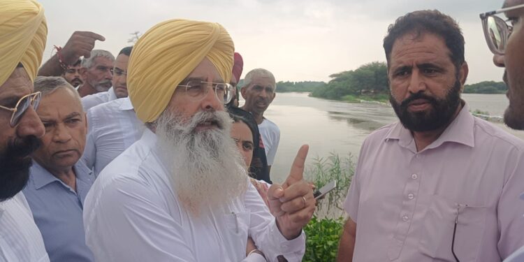 Punjab Flood : ਹੜ੍ਹ ਪ੍ਰਭਾਵਿਤ ਲੋਕਾਂ ਦੀ ਮਦਦ ਲਈ ਜ਼ਮੀਨੀ ਪੱਧਰ ‘ਤੇ ਡਟੀ ਪੰਜਾਬ ਸਰਕਾਰ ; ਮੰਤਰੀ, ਐਮ.ਪੀ. ਤੇ ਵਿਧਾਇਕ ਕਰ ਰਹੇ ਹਨ 24X7 ਕੰਮ