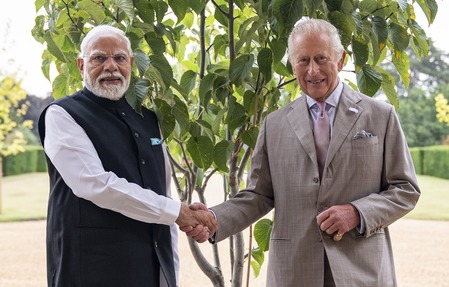 PM Modi : ਕਿੰਗ ਚਾਰਲਸ ਨੇ ਪ੍ਰਧਾਨ ਮੰਤਰੀ ਮੋਦੀ ਨੂੰ ਦਿੱਤੀ ਜਨਮਦਿਨ ਦੀ ਵਧਾਈ ; ਤੋਹਫ਼ੇ ‘ਚ ਦਿੱਤਾ ਕਦੰਬ ਦੇ ਰੁੱਖ ਦਾ ਪੌਦਾ PM Modi : ਕਿੰਗ ਚਾਰਲਸ ਨੇ ਪ੍ਰਧਾਨ ਮੰਤਰੀ ਮੋਦੀ ਨੂੰ ਦਿੱਤੀ ਜਨਮਦਿਨ ਦੀ ਵਧਾਈ ; ਤੋਹਫ਼ੇ ‘ਚ ਦਿੱਤਾ ਕਦੰਬ ਦੇ ਰੁੱਖ ਦਾ ਪੌਦਾ