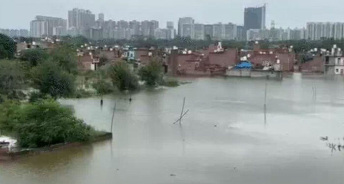 Haryana: ਯਮੁਨਾ ਖ਼ਤਰੇ ਦੇ ਨਿਸ਼ਾਨ ‘ਤੇ ਪਹੁੰਚੀ: ਗੁਰੂਗ੍ਰਾਮ ਸਮੇਤ 6 ਜ਼ਿਲ੍ਹਿਆਂ ਵਿੱਚ ਮੀਂਹ ਦੀ ਵੀ ਚੇਤਾਵਨੀ Haryana: ਯਮੁਨਾ ਖ਼ਤਰੇ ਦੇ ਨਿਸ਼ਾਨ ‘ਤੇ ਪਹੁੰਚੀ: ਗੁਰੂਗ੍ਰਾਮ ਸਮੇਤ 6 ਜ਼ਿਲ੍ਹਿਆਂ ਵਿੱਚ ਮੀਂਹ ਦੀ ਵੀ ਚੇਤਾਵਨੀ