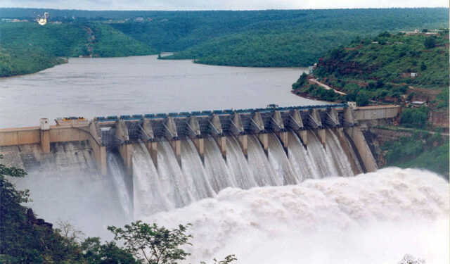 Punjab Floods : ਸੱਤ -ਸੱਤ ਫੁੱਟ ਖੋਲ੍ਹੇ ਗਏ ਭਾਖੜਾ ਡੈਮ ਦੇ ਚਾਰ Flood gate