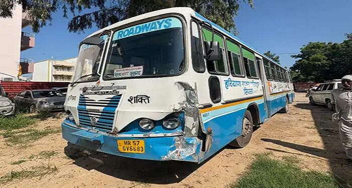 Haryana ਰੋਡਵੇਜ਼ ਬੱਸ ਦੀ ਟਰੈਕਟਰ ਟਰਾਲੀ ਨਾਲ ਭਿਆਨਕ ਟੱਕਰ Haryana ਰੋਡਵੇਜ਼ ਬੱਸ ਦੀ ਟਰੈਕਟਰ ਟਰਾਲੀ ਨਾਲ ਭਿਆਨਕ ਟੱਕਰ