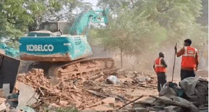 Chandigarh News:  ਚੰਡੀਗੜ੍ਹ ‘ਚ 36 ਸਾਲ ਪੁਰਾਣੀ ਕਲੋਨੀ ‘ਤੇ ਪ੍ਰਸ਼ਾਸਨ ਵੱਲੋਂ ਵੱਡੀ ਕਾਰਵਾਈ