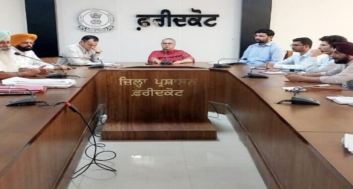 Faridkot : ਡੀ.ਸੀ ਵੱਲੋਂ ਕਲੱਸਟਰ ਅਧਿਕਾਰੀਆਂ, ਨੋਡਲ ਅਫਸਰਾਂ, ਪੰਚਾਇਤਾਂ, ਸਹਿਕਾਰੀ ਸਭਾਵਾਂ ਦੇ ਮੈਂਬਰਾਂ ਨਾਲ ਵਿਸ਼ੇਸ਼ ਮੀਟਿੰਗ Faridkot : ਡੀ.ਸੀ ਵੱਲੋਂ ਕਲੱਸਟਰ ਅਧਿਕਾਰੀਆਂ, ਨੋਡਲ ਅਫਸਰਾਂ, ਪੰਚਾਇਤਾਂ, ਸਹਿਕਾਰੀ ਸਭਾਵਾਂ ਦੇ ਮੈਂਬਰਾਂ ਨਾਲ ਵਿਸ਼ੇਸ਼ ਮੀਟਿੰਗ