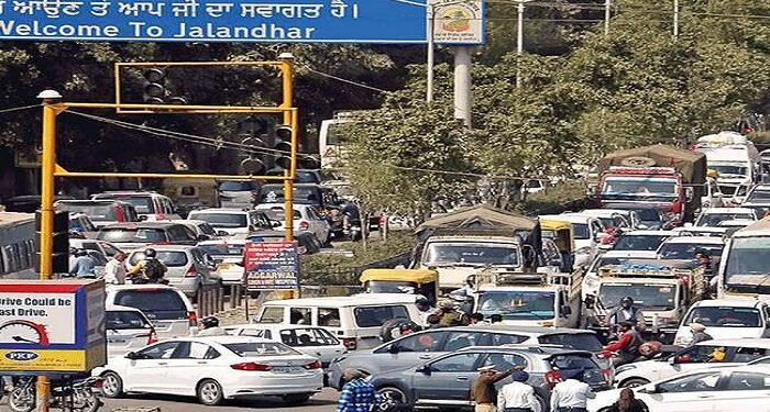 Punjab : ਜਲੰਧਰ ‘ਚ ਅੱਜ ਤੋਂ ਨਵਾਂ ਟ੍ਰੈਫਿਕ ਸਿਸਟਮ ਲਾਗੂ, ਛੋਟੀ ਜਿਹੀ ਗਲਤੀ ਵੀ ਪਏਗੀ ਮਹਿੰਗੀ Punjab : ਜਲੰਧਰ ‘ਚ ਅੱਜ ਤੋਂ ਨਵਾਂ ਟ੍ਰੈਫਿਕ ਸਿਸਟਮ ਲਾਗੂ, ਛੋਟੀ ਜਿਹੀ ਗਲਤੀ ਵੀ ਪਏਗੀ ਮਹਿੰਗੀ