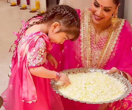 Bollywood News : ਬਿਪਾਸ਼ਾ ਬਾਸੂ ਨੇ ਆਪਣੀ ਧੀ ਦੇਵੀ ਦੀ ਦੀਵਾਲੀ ਮਨਾਉਂਦੇ ਹੋਏ ਇੱਕ ਪਿਆਰਾ ਵੀਡੀਓ ਕੀਤਾ ਸਾਂਝਾ Bollywood News : ਬਿਪਾਸ਼ਾ ਬਾਸੂ ਨੇ ਆਪਣੀ ਧੀ ਦੇਵੀ ਦੀ ਦੀਵਾਲੀ ਮਨਾਉਂਦੇ ਹੋਏ ਇੱਕ ਪਿਆਰਾ ਵੀਡੀਓ ਕੀਤਾ ਸਾਂਝਾ