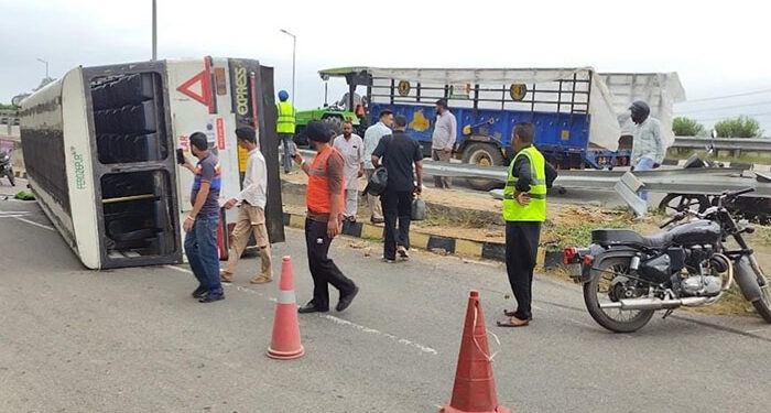 Bus Accident: ਪੰਜਾਬ ਰੋਡਵੇਜ਼ ਦੀ ਸਵਾਰੀਆਂ ਨਾਲ ਭਰੀ ਬੱਸ ਪਲਟੀ Bus Accident: ਪੰਜਾਬ ਰੋਡਵੇਜ਼ ਦੀ ਸਵਾਰੀਆਂ ਨਾਲ ਭਰੀ ਬੱਸ ਪਲਟੀ