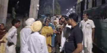 Accident News: ਬੱਸ ਦੀ ਛੱਤ ‘ਤੇ ਬੈਠੇ ਤਿੰਨ ਯਾਤਰੀਆਂ ਦੀ ਮੌਤ, ਪੜ੍ਹੋ ਕੀ ਹੈ ਮਾਮਲਾ Accident News: ਬੱਸ ਦੀ ਛੱਤ ‘ਤੇ ਬੈਠੇ ਤਿੰਨ ਯਾਤਰੀਆਂ ਦੀ ਮੌਤ, ਪੜ੍ਹੋ ਕੀ ਹੈ ਮਾਮਲਾ