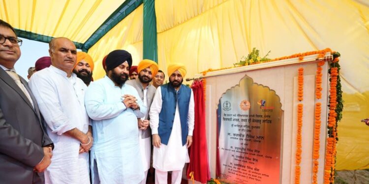 Punjab: ਮੁੱਖ ਮੰਤਰੀ ਨੇ ਅਨੰਦਪੁਰ ਸਾਹਿਬ ਵਿਖੇ ਵਿਰਾਸਤੀ ਮਾਰਗ ਦਾ ਨੀਂਹ ਪੱਥਰ ਰੱਖਿਆ