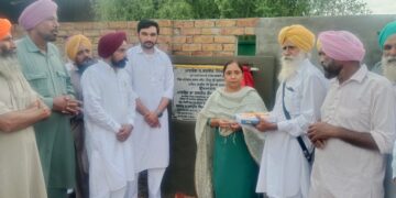 Punjab: ਕੈਬਨਿਟ ਮੰਤਰੀ ਡਾ. ਬਲਜੀਤ ਕੌਰ ਵੱਲੋਂ ਮਲੋਟ ਦੇ ਵੱਖ-ਵੱਖ ਪਿੰਡਾਂ ‘ਚ ਕਰੀਬ 3.31 ਕਰੋੜ ਰੁਪਏ ਦੀ ਲਾਗਤ ਵਾਲੇ ਵਿਕਾਸ ਕਾਰਜਾਂ ਦੀ ਸ਼ੁਰੂਆਤ Punjab: ਕੈਬਨਿਟ ਮੰਤਰੀ ਡਾ. ਬਲਜੀਤ ਕੌਰ ਵੱਲੋਂ ਮਲੋਟ ਦੇ ਵੱਖ-ਵੱਖ ਪਿੰਡਾਂ ‘ਚ ਕਰੀਬ 3.31 ਕਰੋੜ ਰੁਪਏ ਦੀ ਲਾਗਤ ਵਾਲੇ ਵਿਕਾਸ ਕਾਰਜਾਂ ਦੀ ਸ਼ੁਰੂਆਤ