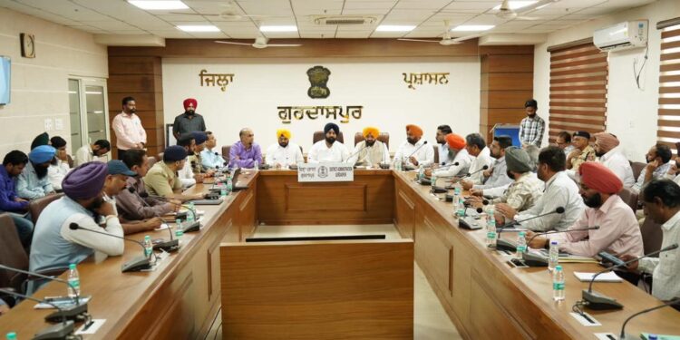 Latest News: ਬੈਂਸ ਤੇ ਸਾਥੀ ਕੈਬਨਿਟ ਮੰਤਰੀਆਂ ਵੱਲੋਂ ਜ਼ਿਲ੍ਹਾ ਪ੍ਰਸ਼ਾਸਨਾਂ ਨੂੰ ਗੁਰੂ ਤੇਗ ਬਹਾਦਰ ਦੇ 350ਵੇਂ ਸ਼ਹੀਦੀ ਦਿਵਸ ਸਮਾਗਮਾਂ ਲਈ ਪੂਰੇ ਪ੍ਰਬੰਧ ਯਕੀਨੀ ਬਣਾਉਣ ਦੇ ਹੁਕਮ Latest News: ਬੈਂਸ ਤੇ ਸਾਥੀ ਕੈਬਨਿਟ ਮੰਤਰੀਆਂ ਵੱਲੋਂ ਜ਼ਿਲ੍ਹਾ ਪ੍ਰਸ਼ਾਸਨਾਂ ਨੂੰ ਗੁਰੂ ਤੇਗ ਬਹਾਦਰ ਦੇ 350ਵੇਂ ਸ਼ਹੀਦੀ ਦਿਵਸ ਸਮਾਗਮਾਂ ਲਈ ਪੂਰੇ ਪ੍ਰਬੰਧ ਯਕੀਨੀ ਬਣਾਉਣ ਦੇ ਹੁਕਮ