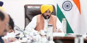 Punjab: ਮੁੱਖ ਮੰਤਰੀ ਦੀ ਅਗਵਾਈ ਵਿੱਚ ਵਜ਼ਾਰਤ ਨੇ ਫਸਲ ਦੇ ਖਰਾਬੇ ਦਾ ਮੁਆਵਜ਼ਾ ਪ੍ਰਤੀ ਏਕੜ 20,000 ਰੁਪਏ ਦੇਣ ਦੇ ਇਤਿਹਾਸਕ ਫੈਸਲੇ ’ਤੇ ਮੋਹਰ ਲਾਈ Punjab: ਮੁੱਖ ਮੰਤਰੀ ਦੀ ਅਗਵਾਈ ਵਿੱਚ ਵਜ਼ਾਰਤ ਨੇ ਫਸਲ ਦੇ ਖਰਾਬੇ ਦਾ ਮੁਆਵਜ਼ਾ ਪ੍ਰਤੀ ਏਕੜ 20,000 ਰੁਪਏ ਦੇਣ ਦੇ ਇਤਿਹਾਸਕ ਫੈਸਲੇ ’ਤੇ ਮੋਹਰ ਲਾਈ