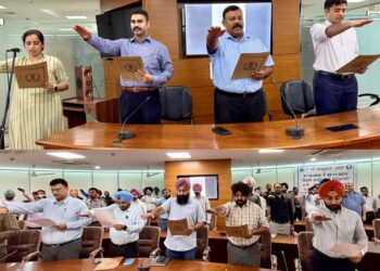 Punjab Vigilance Bureau ਦੇ ਅਧਿਕਾਰੀਆਂ ਤੇ ਕਰਮਚਾਰੀਆਂ ਨੇ ਭ੍ਰਿਸ਼ਟਾਚਾਰ ਵਿਰੁੱਧ ਇੱਕਜੁੱਟ ਹੋ ਕੇ ਚੁੱਕੀ ਸਹੁੰ Punjab Vigilance Bureau ਦੇ ਅਧਿਕਾਰੀਆਂ ਤੇ ਕਰਮਚਾਰੀਆਂ ਨੇ ਭ੍ਰਿਸ਼ਟਾਚਾਰ ਵਿਰੁੱਧ ਇੱਕਜੁੱਟ ਹੋ ਕੇ ਚੁੱਕੀ ਸਹੁੰ