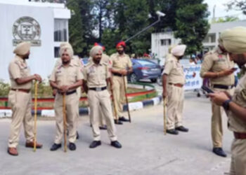 Crime News: ਦੀਵਾਲੀ ‘ਤੇ ਪੰਜਾਬ ਦਹਿਲਾਉਣ ਦੀ ਸਾਜ਼ਿਸ਼ ਨਾਕਾਮ; ਬਰਖਾਸਤ ਆਰਮੀ ਕਮਾਂਡੋ 4 ਗ੍ਰਨੇਡਾਂ ਸਮੇਤ ਗ੍ਰਿਫ਼ਤਾਰ