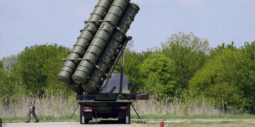 National News: ਭਾਰਤ-ਰੂਸ ਤੋਂ ਹੋਰ S-400 ਡਿਫੈਂਸ ਸਿਸਟਮ ਸਕਦਾ ਹੈ ਖਰੀਦ: S-500 ਖਰੀਦਣ ‘ਤੇ ਵੀ ਕਰ ਰਿਹਾ ਵਿਚਾਰ