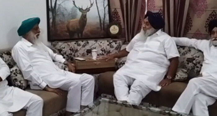 Big Breaking: ਸੁਖਬੀਰ ਬਾਦਲ ਅਤੇ ਬਲਬੀਰ ਰਾਜੇਵਾਲ ਵਿਚਕਾਰ ਹੋਈ ਬੰਦ ਕਮਰਾ ਮੀਟਿੰਗ Big Breaking: ਸੁਖਬੀਰ ਬਾਦਲ ਅਤੇ ਬਲਬੀਰ ਰਾਜੇਵਾਲ ਵਿਚਕਾਰ ਹੋਈ ਬੰਦ ਕਮਰਾ ਮੀਟਿੰਗ