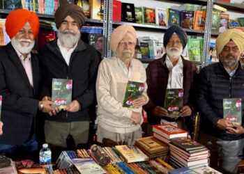 Canada : ਸਰੀ ਵਿਖੇ ਪੰਜਾਬੀ ਸ਼ਾਇਰ ਗੁਰਭਜਨ ਗਿੱਲ ਦਾ ਨਵਾਂ ਗ਼ਜ਼ਲ ਸੰਗ੍ਰਿਹ ‘ਜ਼ੇਵਰ’ ਲੋਕ ਅਰਪਣ