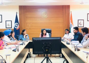 MOHALI : ਡੀ ਸੀ ਕੋਮਲ ਮਿੱਤਲ ਨੇ ਮਾਲ ਵਿਭਾਗ ਦੀ ਕਾਰਗੁਜ਼ਾਰੀ ਦੀ ਕੀਤੀ ਸਮੀਖਿਆ 
