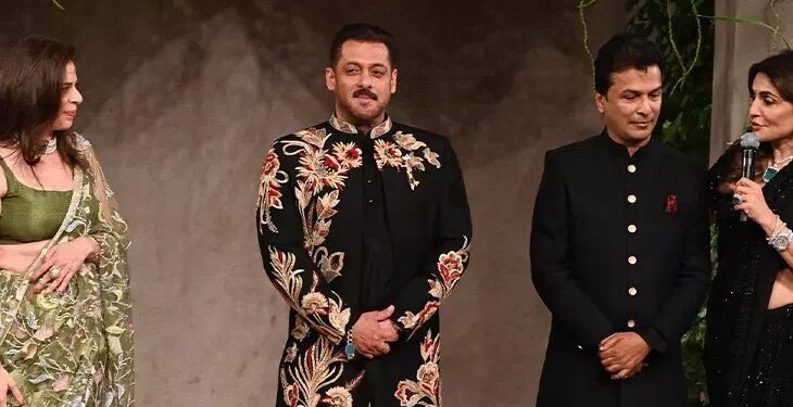 Bollywood News : ਸਲਮਾਨ ਖਾਨ ਬਣੇ ਸ਼ੋਅ ਸਟਾਪਰ, ਕਾਲੀ ਸ਼ੇਰਵਾਨੀ ਵਿੱਚ ਕੀਤੀ ਰੈਂਪ ਵਾਕ Bollywood News : ਸਲਮਾਨ ਖਾਨ ਬਣੇ ਸ਼ੋਅ ਸਟਾਪਰ, ਕਾਲੀ ਸ਼ੇਰਵਾਨੀ ਵਿੱਚ ਕੀਤੀ ਰੈਂਪ ਵਾਕ