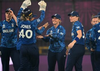 IND vs ENG : ਇੰਗਲੈਂਡ ਨੇ ਭਾਰਤ ਨੂੰ ਹਰਾ ਕੇ ਸੈਮੀਫਾਈਨਲ ਵਿੱਚ ਕੀਤਾ ਪ੍ਰਵੇਸ਼ ; ਹੀਥਰ ਨਾਈਟ ਨੇ ਲਗਾਇਆ ਸੈਂਕੜਾ