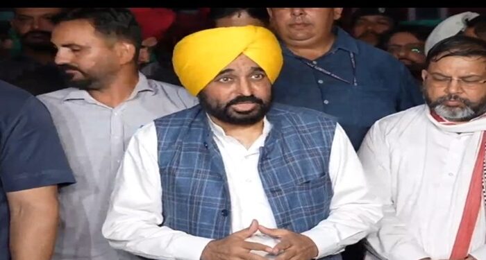 CM ਭਗਵੰਤ ਸਿੰਘ ਮਾਨ ਨੇ IPS ਵਾਈ ਪੂਰਨ ਕੁਮਾਰ ਦੇ ਪਰਿਵਾਰ ਨਾਲ ਕੀਤੀ ਮੁਲਾਕਾਤ