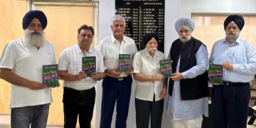 PUNJAB : ਗੁਰਭਜਨ ਗਿੱਲ ਦਾ ਗੀਤ ਸੰਗ੍ਹਹਿ “ਫੁੱਲਾਂ ਦੀ ਝਾਂਜਰ” ਡਾ. ਸ ਪ ਸਿੰਘ ਤੇ ਸੁੱਖੀ ਬਾਠ ਵੱਲੋਂ ਲੋਕ ਅਰਪਣ PUNJAB : ਗੁਰਭਜਨ ਗਿੱਲ ਦਾ ਗੀਤ ਸੰਗ੍ਹਹਿ “ਫੁੱਲਾਂ ਦੀ ਝਾਂਜਰ” ਡਾ. ਸ ਪ ਸਿੰਘ ਤੇ ਸੁੱਖੀ ਬਾਠ ਵੱਲੋਂ ਲੋਕ ਅਰਪਣ