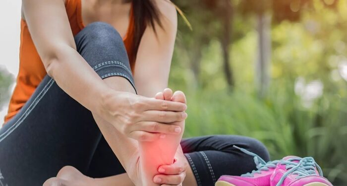 Health Tips: ਜੇ ਪੈਰਾਂ ਦਾ ਦਰਦ ਤੇ ਸੋਜ ਤੁਹਾਨੂੰ ਲਗਾਤਾਰ ਕਰ ਰਹੇ ਪਰੇਸ਼ਾਨ; ਤਾਂ ਹੋ ਜਾਓ ਸਾਵਧਾਨ!