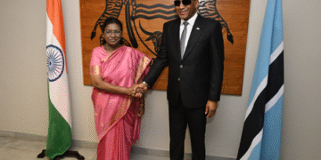 INTERNATIONAL NEWS : ਰਾਸ਼ਟਰਪਤੀ ਦ੍ਰੋਪਦੀ ਮੁਰਮੂ ਅਤੇ ਬੋਤਸਵਾਨਾ ਦੇ ਰਾਸ਼ਟਰਪਤੀ ਵਪਾਰ, ਸਿਹਤ ਅਤੇ ਡਿਜੀਟਲ ਤਕਨਾਲੋਜੀ ਸਮੇਤ ਮੁੱਖ ਖੇਤਰਾਂ ਵਿੱਚ ਦੁਵੱਲੇ ਸਬੰਧਾਂ ਨੂੰ ਵਧਾਉਣ ਲਈ ਹੋਏ ਸਹਿਮਤ