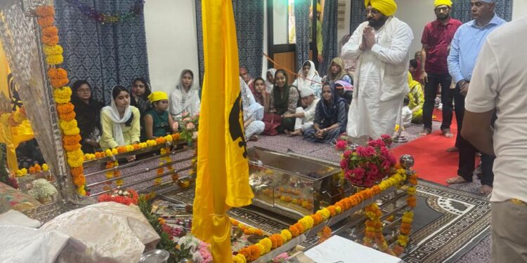 Latest News: ਹਰਭਜਨ ਸਿੰਘ ਈ.ਟੀ.ਓ. ਥਿਰਵੂਨੰਤਮਪੂਰਮ ਦੇ ਗੁਰੂ ਘਰ ਵਿਖੇ ਹੋਏ ਨਤਮਸਤਕ Latest News: ਹਰਭਜਨ ਸਿੰਘ ਈ.ਟੀ.ਓ. ਥਿਰਵੂਨੰਤਮਪੂਰਮ ਦੇ ਗੁਰੂ ਘਰ ਵਿਖੇ ਹੋਏ ਨਤਮਸਤਕ