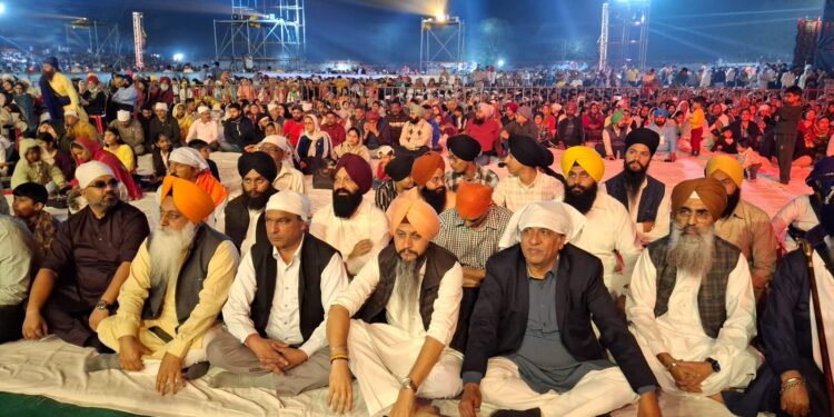 ਨੌਵੇਂ ਪਾਤਸ਼ਾਹ ਦਾ 350ਵਾਂ ਸ਼ਹੀਦੀ ਦਿਹਾੜਾ- Guru Tegh Bahadur ਨੂੰ ਸਮਰਪਿਤ ਲਾਈਟ ਐਂਡ ਸਾਊਂਡ ਸ਼ੋਅਜ਼ ਨੇ ਸੰਗਤਾਂ ਮੰਤਰ ਮੁਗਧ ਕੀਤੀਆਂ ਨੌਵੇਂ ਪਾਤਸ਼ਾਹ ਦਾ 350ਵਾਂ ਸ਼ਹੀਦੀ ਦਿਹਾੜਾ- Guru Tegh Bahadur ਨੂੰ ਸਮਰਪਿਤ ਲਾਈਟ ਐਂਡ ਸਾਊਂਡ ਸ਼ੋਅਜ਼ ਨੇ ਸੰਗਤਾਂ ਮੰਤਰ ਮੁਗਧ ਕੀਤੀਆਂ
