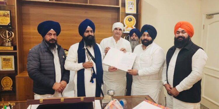 ਹਰਜੋਤ ਸਿੰਘ ਬੈਂਸ ਅਤੇ ਦੀਪਕ ਬਾਲੀ ਵੱਲੋਂ ਜਥੇਦਾਰ ਗਿਆਨੀ ਕੁਲਦੀਪ ਸਿੰਘ ਗੜਗੱਜ ਨੂੰ Guru Tegh Bahadur ਦੇ 350ਵੇਂ ਸ਼ਹੀਦੀ ਦਿਹਾੜੇ ਨੂੰ ਸਮਰਪਿਤ ਸਮਾਗਮਾਂ ਵਿੱਚ ਸ਼ਾਮਲ ਹੋਣ ਦਾ ਸੱਦਾ