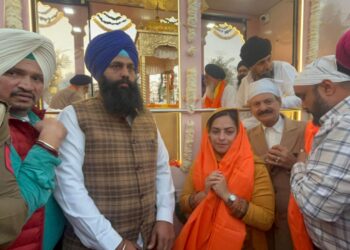 Guru Tegh Bahadur ਦਾ 350ਵਾਂ ਸ਼ਹੀਦੀ ਦਿਹਾੜਾ: ਸ੍ਰੀਨਗਰ ਤੋਂ ਅਰੰਭ ਹੋਏ ਨਗਰ ਕੀਰਤਨ ਦਾ ਪਠਾਨਕੋਟ ਵਿਖੇ ਜੈਕਾਰਿਆਂ ਦੀ ਗੂੰਜ ਨਾਲ ਸਵਾਗਤ