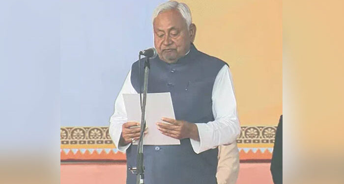 Bihar CM Oath Ceremony: ਨਿਤੀਸ਼ ਕੁਮਾਰ ਨੇ 10ਵੀਂ ਵਾਰ ਬਿਹਾਰ ਦੇ ਮੁੱਖ ਮੰਤਰੀ ਵੱਜੋਂ ਚੁੱਕੀ ਸਹੁੰ Bihar CM Oath Ceremony: ਨਿਤੀਸ਼ ਕੁਮਾਰ ਨੇ 10ਵੀਂ ਵਾਰ ਬਿਹਾਰ ਦੇ ਮੁੱਖ ਮੰਤਰੀ ਵੱਜੋਂ ਚੁੱਕੀ ਸਹੁੰ
