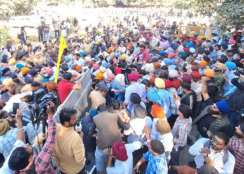 Punjab: ਪੀਯੂ ਸੈਨੇਟ ਚੋਣ ਵਿਵਾਦ ਨੂੰ ਹੱਲ ਕਰਨ ਦੀਆਂ ਕੋਸ਼ਿਸ਼ਾਂ: ਵੀਸੀ ਨੇ ਮੋਰਚੇ ਦੇ ਮੈਂਬਰਾਂ ਨੂੰ ਮੀਟਿੰਗ ਲਈ ਬੁਲਾਇਆ Punjab: ਪੀਯੂ ਸੈਨੇਟ ਚੋਣ ਵਿਵਾਦ ਨੂੰ ਹੱਲ ਕਰਨ ਦੀਆਂ ਕੋਸ਼ਿਸ਼ਾਂ: ਵੀਸੀ ਨੇ ਮੋਰਚੇ ਦੇ ਮੈਂਬਰਾਂ ਨੂੰ ਮੀਟਿੰਗ ਲਈ ਬੁਲਾਇਆ