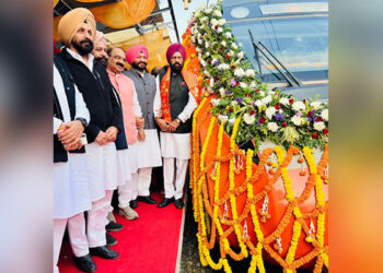 Breaking: ਪੰਜਾਬ ਨੂੰ ਮਿਲੀ ਨਵੀਂ ਵੰਦੇ ਭਾਰਤ ਟ੍ਰੇਨ: PM ਮੋਦੀ ਨੇ ਦਿਖਾਈ ਹਰੀ ਝੰਡੀ
